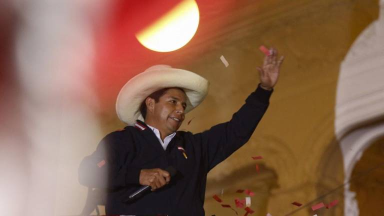 Castillo reduce su ventaja sobre Fujimori en comicios peruanos con el 99,7%