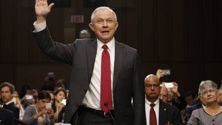 Sessions dice tener &quot;confianza&quot; en fiscal que investiga trama rusa