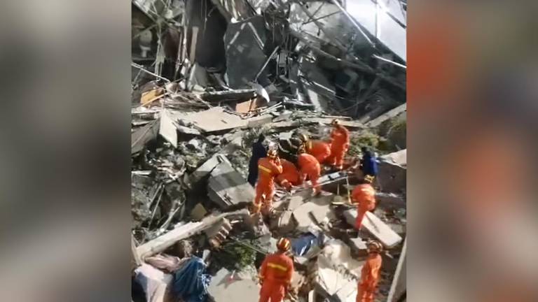 Aterrador derrumbe de un hotel en China deja un muerto y 10 desaparecidos