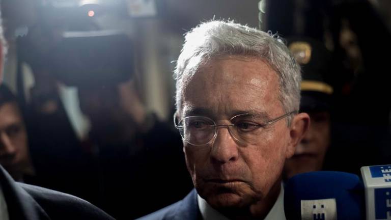 Corte Suprema de Justicia ordena detención domiciliaria de expresidente colombiano Álvaro Uribe