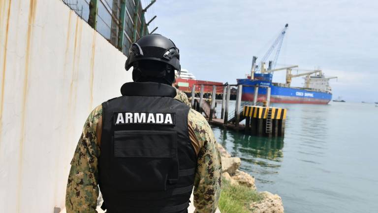 Decomisan en Manta dos toneladas de cocaína introducidas por 25 hombres armados en un buque con destino a México