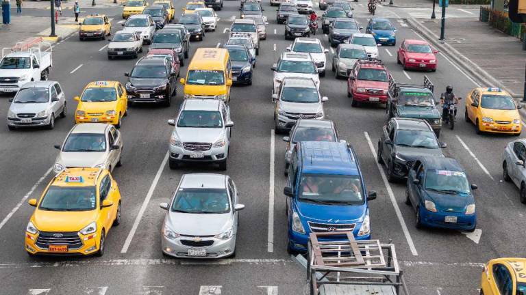 Cuatro de cada 10 conductores ecuatorianos trabajan con una aplicación de transporte