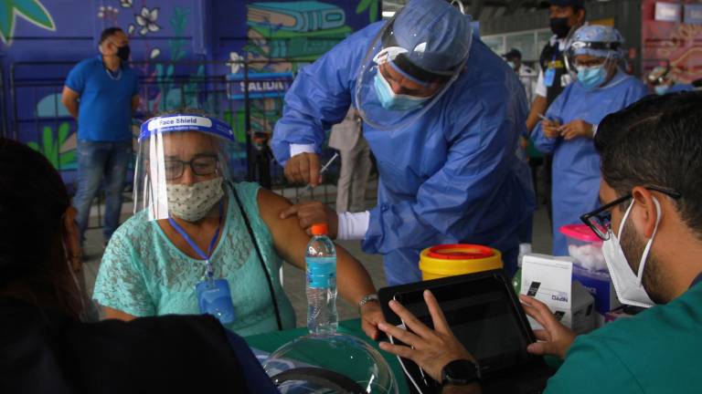 En Guayaquil descienden las muertes y hospitalizaciones por covid pero contagios se mantienen