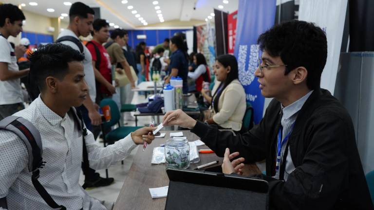 Feria Nuevo Empleo en Guayaquil ofrece 1.500 vacantes en 74 empresas, incluyendo McDonald’s, KFC y Nestlé