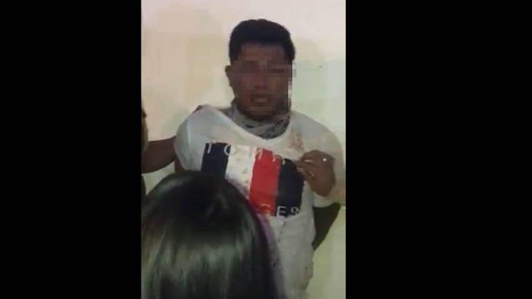 Estudiantes lincharon a un presunto delincuente en Manta