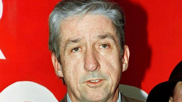 Muere Tom Hayden, activista contra la guerra de Vietnam