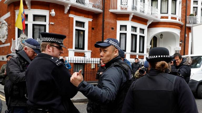 WikiLeaks denuncia &quot;extorsión&quot; por fotos y videos de Assange