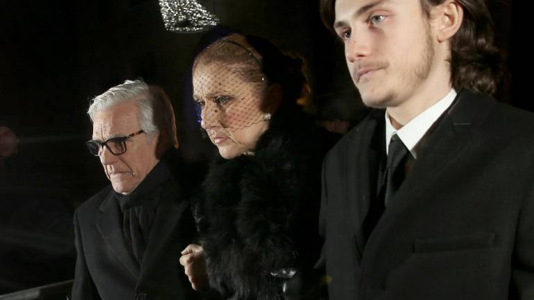 Fanáticos de Céline Dion lloran a su esposo en Montreal