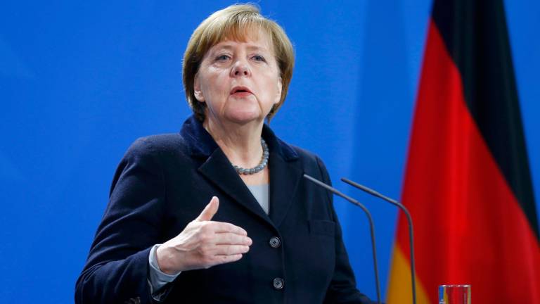 Merkel anuncia mano dura para los refugiados que delincan