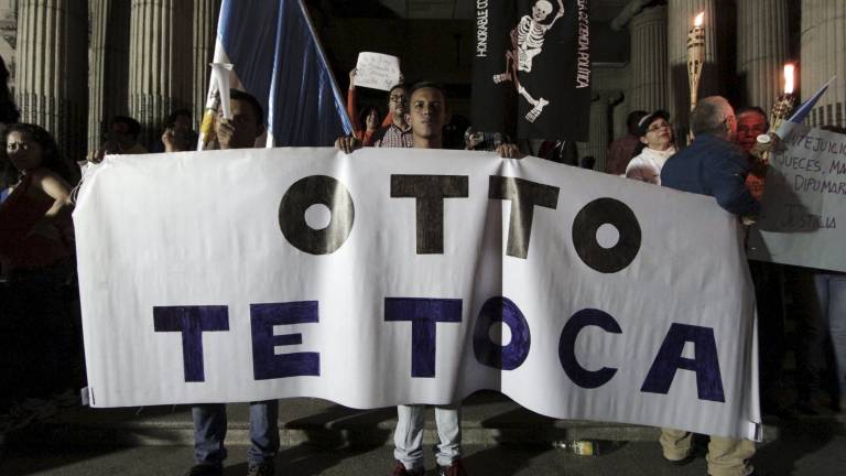 Guatemala sale a la calle a exigir renuncia del Presidente