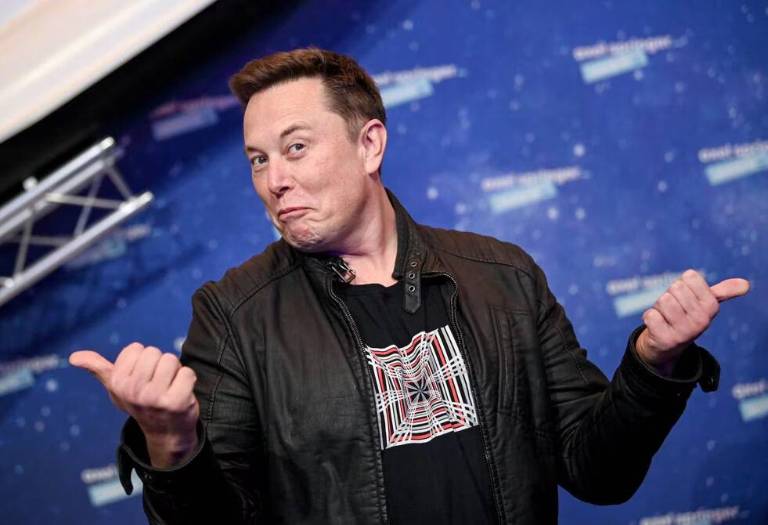 $!Musk ha realizado una serie de polémicos cambios en la gestión y los productos de la red social desde que adquirió Twitter el año pasado por 44.000 millones de dólares.