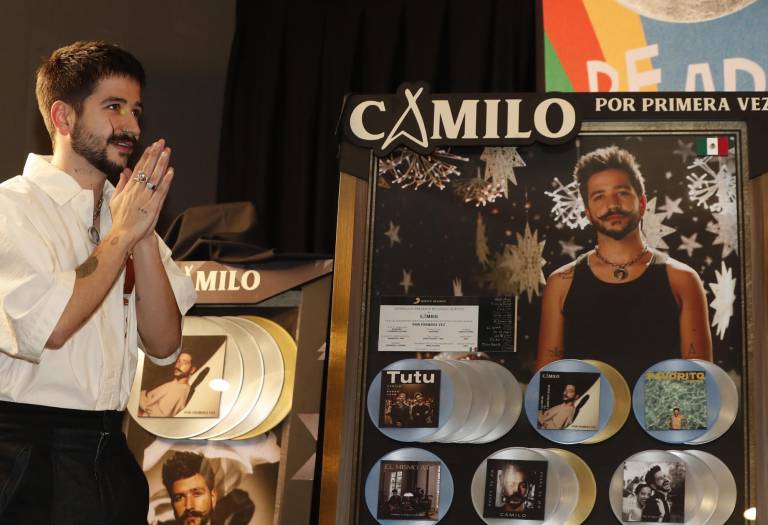 $!Si la gente sabe algo de la vida de Camilo es por que su catálogo musical ha tenido tintes biográficos y en redes sociales se ha abierto a sus seguidores.