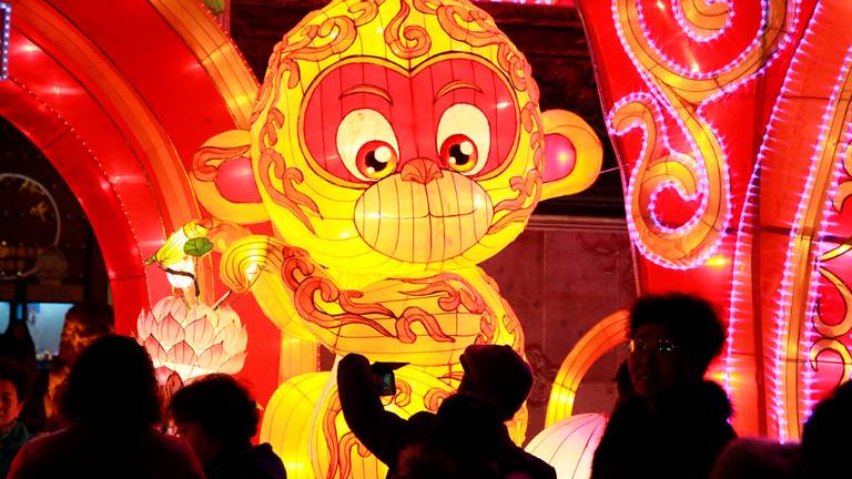 El año chino del mono viene con turbulencias