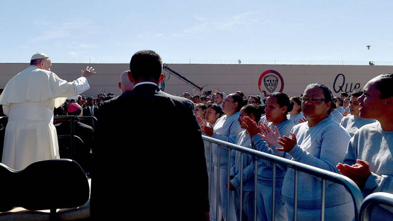 El papa Francisco visita una cárcel en Ciudad Juárez
