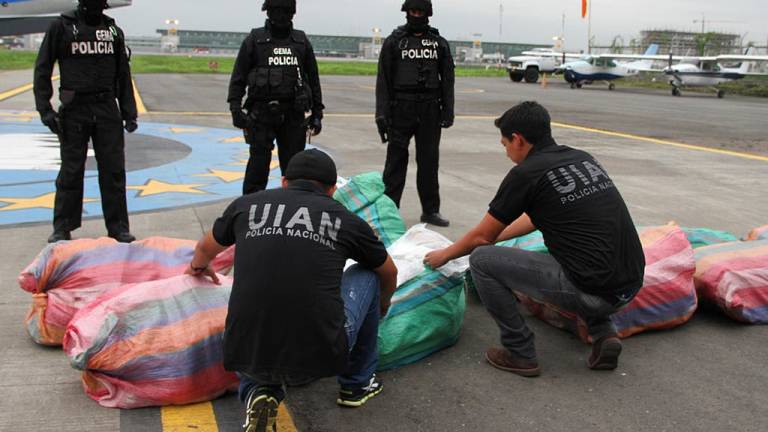 Decomisan 804,8 k. de cocaína en aguas internacionales