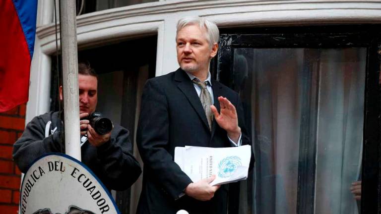 Orden de arresto contra Julian Assange no será revocada