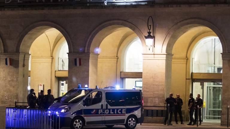 Estación de Nimes en Francia evacuada, un detenido con falsa pistola