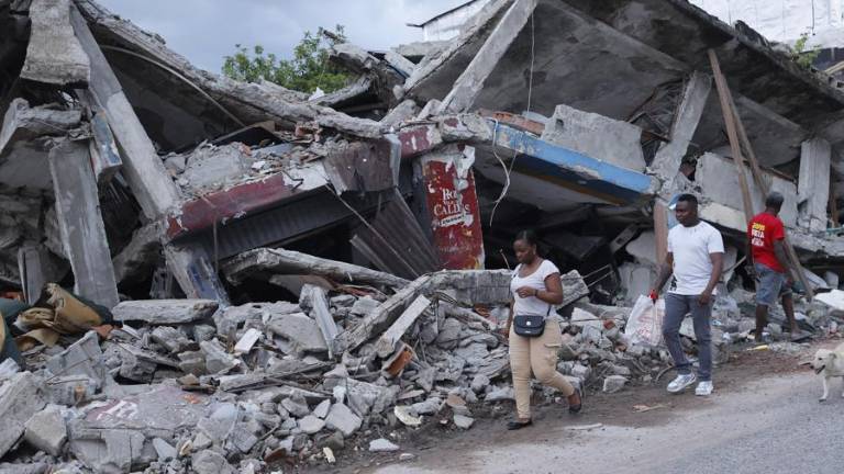 Réplica de magnitud 4,2 vuelve a sacudir el epicentro del terremoto en Colombia y paraliza los rescates