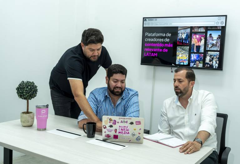 $!Los emprendedores ecuatorianos facturaron en 2025 unos USD 5 millones; cobran una tarifa sobre lo que invierte la marca o la agencia a través de la plataforma.