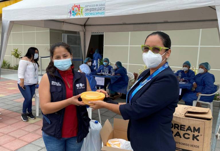 $!Ocean Club Playas entregó alimento de forma gratuita al personal sanitario que combate el COVID-19