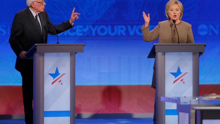 Clinton exhibe destreza en política exterior en último debate