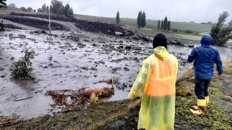 El temporal provoca descenso de lahares en volcán Chimborazo