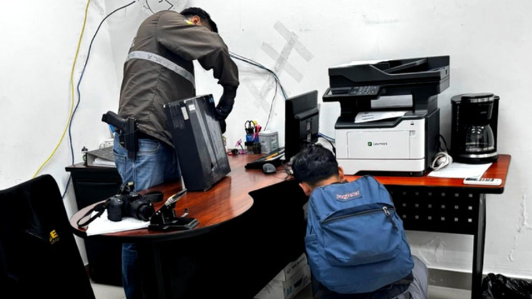 Investigan a funcionaria de la Fiscalía de Los Ríos por presunta filtración de información a red de sicariato