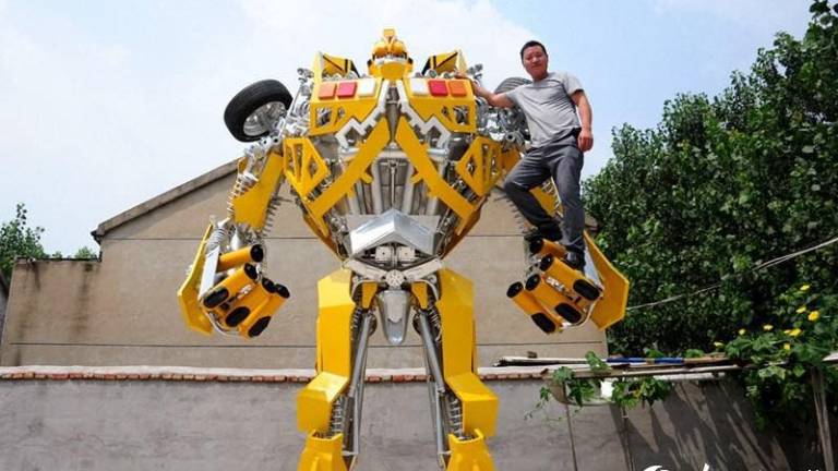 Chino construye un Transformer de tamaño real para su hijo