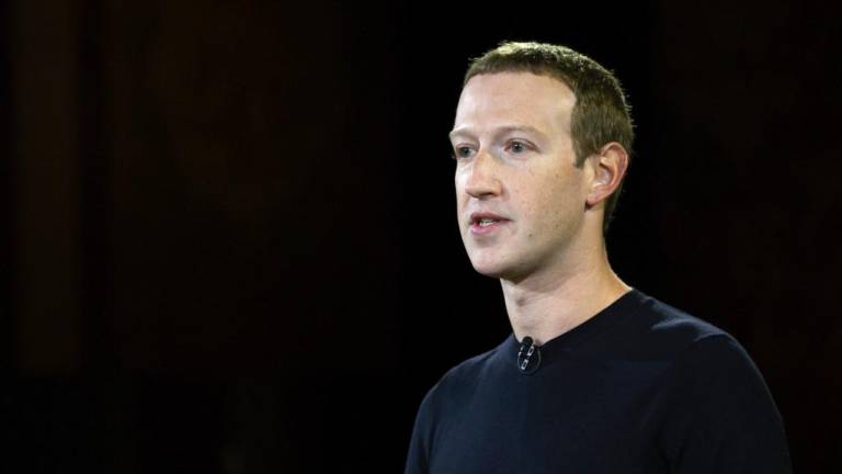 Mark Zuckerberg niega que Facebook anteponga los beneficios a la seguridad de la gente