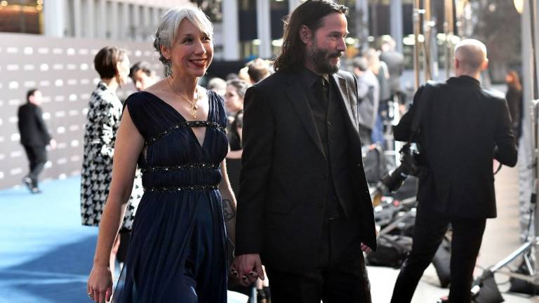 La sorprendente novia de Keanu Reeves