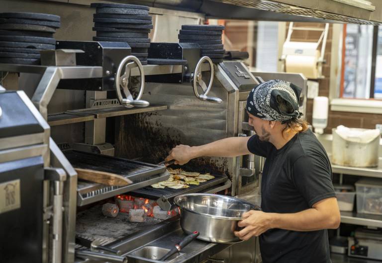 $!El carbón ecológico de la marca Biritute es usado en las parrillas de Bos Steak House y otros resturantes del top 50 de Latinoamérica.