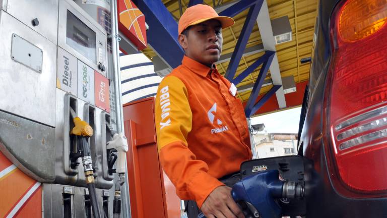 Usuarios reportan escasez de gasolina Extra a un día del ajuste de los precios mediante el sistema de bandas