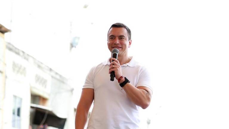 Daniel Noboa pide a los bancos adelantar el pago del décimo tercer sueldo para el 14 de noviembre