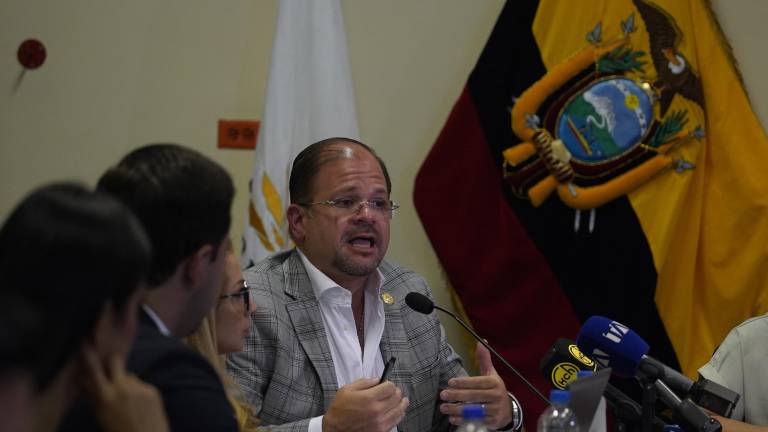 Permanezcan en sus casas en los horarios que el señor presidente ha dicho”, enfatizó Reimberg.