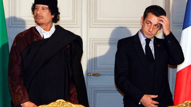 Sarkozy declara bajo arresto si recibió dinero de Gadafi en su campaña