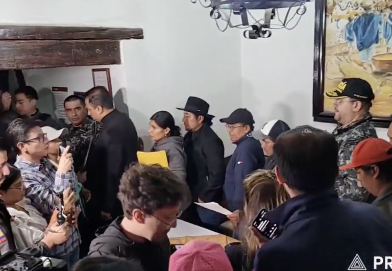 $!Reunión en Otavalo para finalizar el paro.