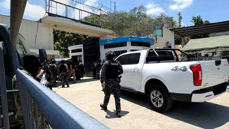 Fiscalía formula cargos contra 39 presos por masacre en cárcel de Esmeraldas