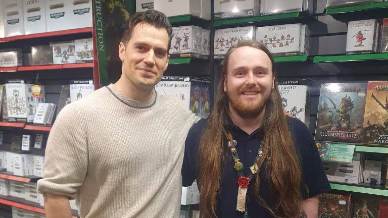 Fotos de Henry Cavil junto a sus fans se vuelven virales