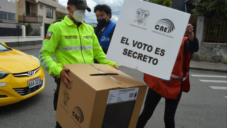 ¿Cuáles son las multas por no votar y el nivel de ausentismo en elecciones pasadas?