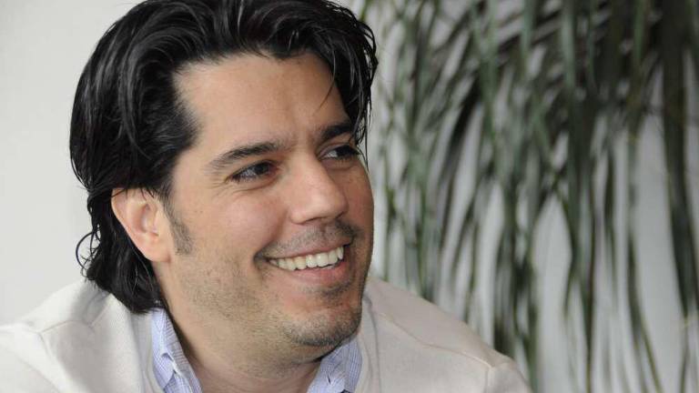 Polémicas declaraciones de Andrés Pelaccini sobre las mujeres en Afganistán; asambleísta exige medidas