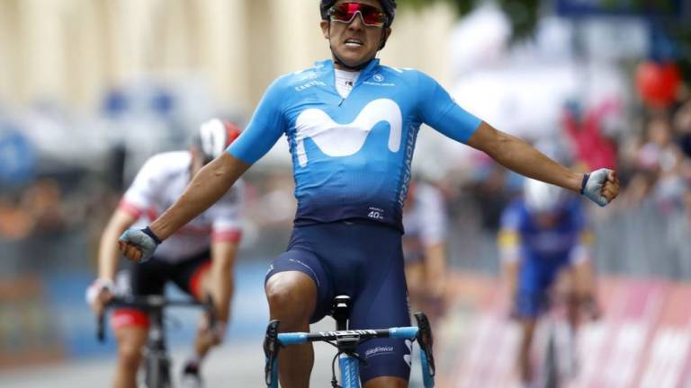 Ecuatoriano Carapaz gana 4ta etapa del Giro de Italia