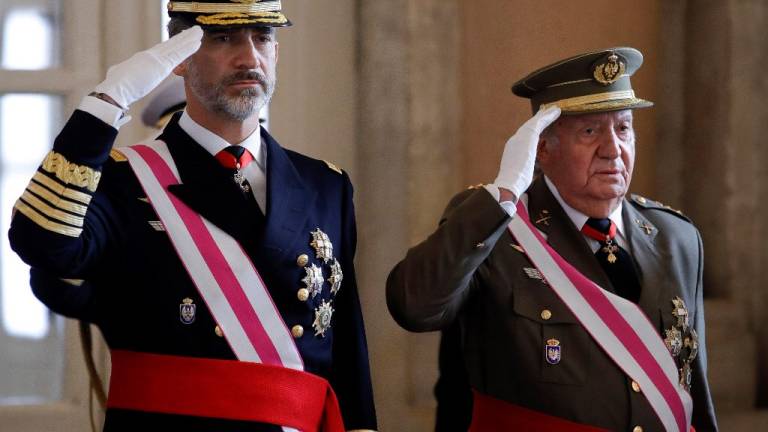 Felipe VI renuncia a la herencia de su padre, que deja de percibir asignación