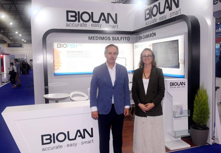 $!Asier Albizu, CEO de BIOLAN y Carlota López, gerente de BIOLAN Ecuador presentaron en la feria el biosensor BIOFISH 3000 SUL.