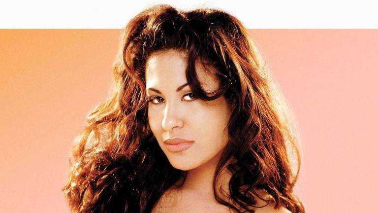 Desde que en 1995 perdieran trágicamente a Selena, los Quintanilla, encabezados por su padre, Abraham, se han dedicado a preservar el legado de la cantante, creando de paso una marca que mueve mucho dinero.