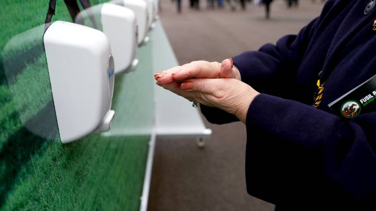 ¿Cuánto tiempo puede sobrevivir el coronavirus en el aire?