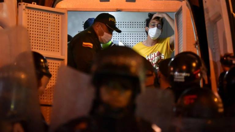 Siete muertos en noche violenta en Colombia en protesta contra la Policía