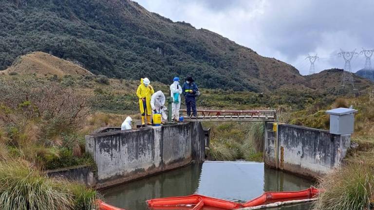 Sistema de agua potable de Quito tuvo afectaciones por derrame de 10.000 galones de combustible