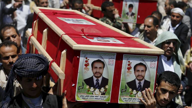 Unos 1.850 muertos y más de 500.000 desplazados por conflicto en Yemen