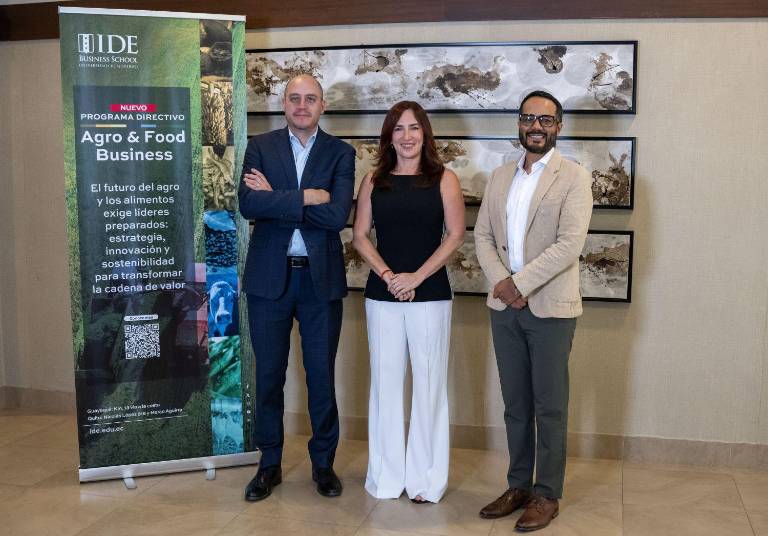 $!Julio José Prado, director de Partnerships Industriales y del área de Entorno Económico del IDE Business School; Verónica Garcés, directora de Ventas de Programas In Company del IDE Business School; Erwin Andrade, director de Marketing del IDE Business School.