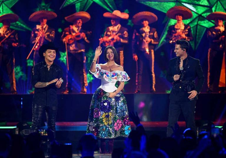 $!Nodal defendió a Ángela Aguilar de críticas y aclaró que Cazzu sabía de su decisión.